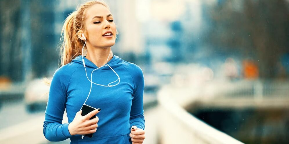 Девушка на пробежке