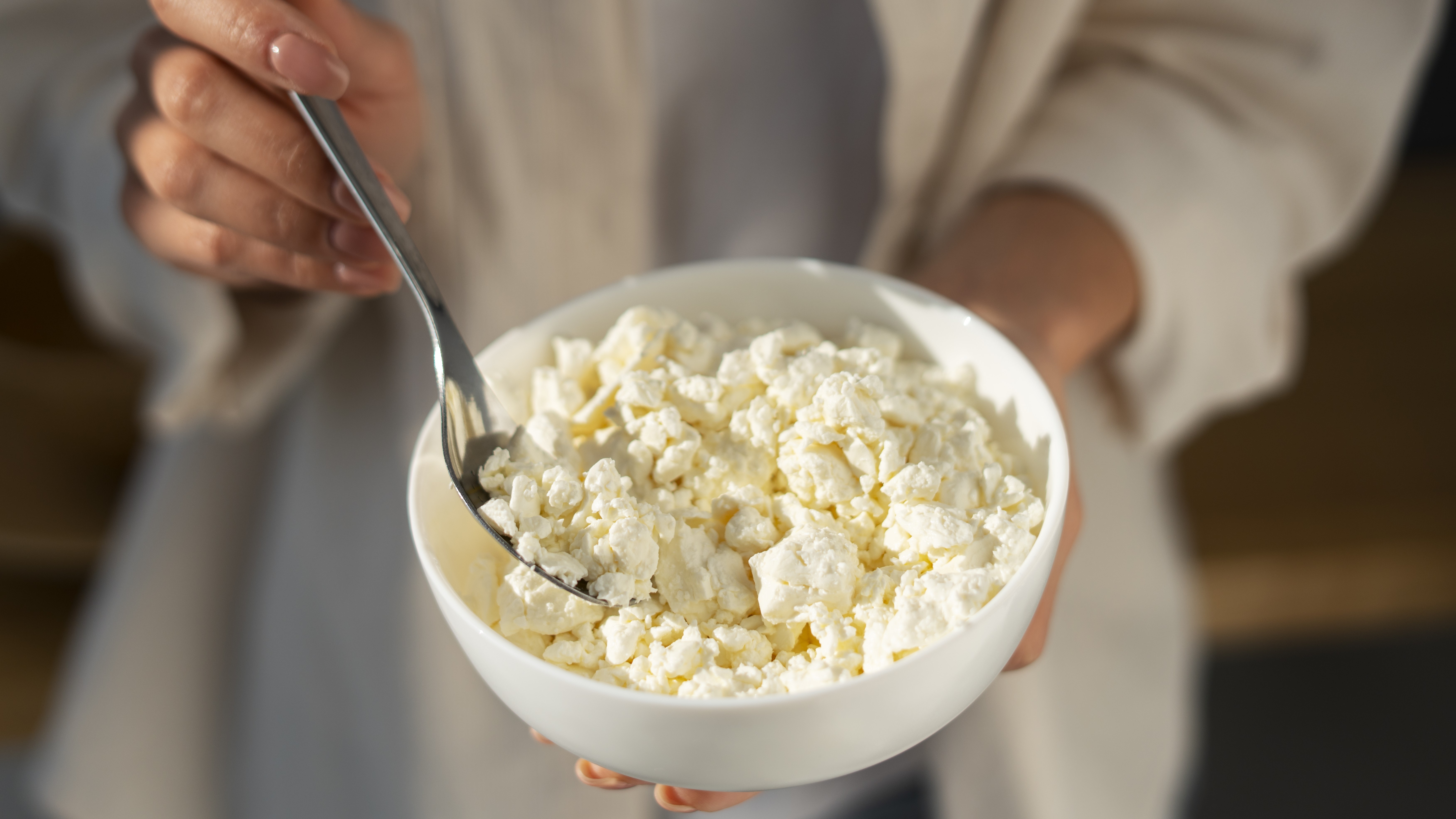 Миска с творогом