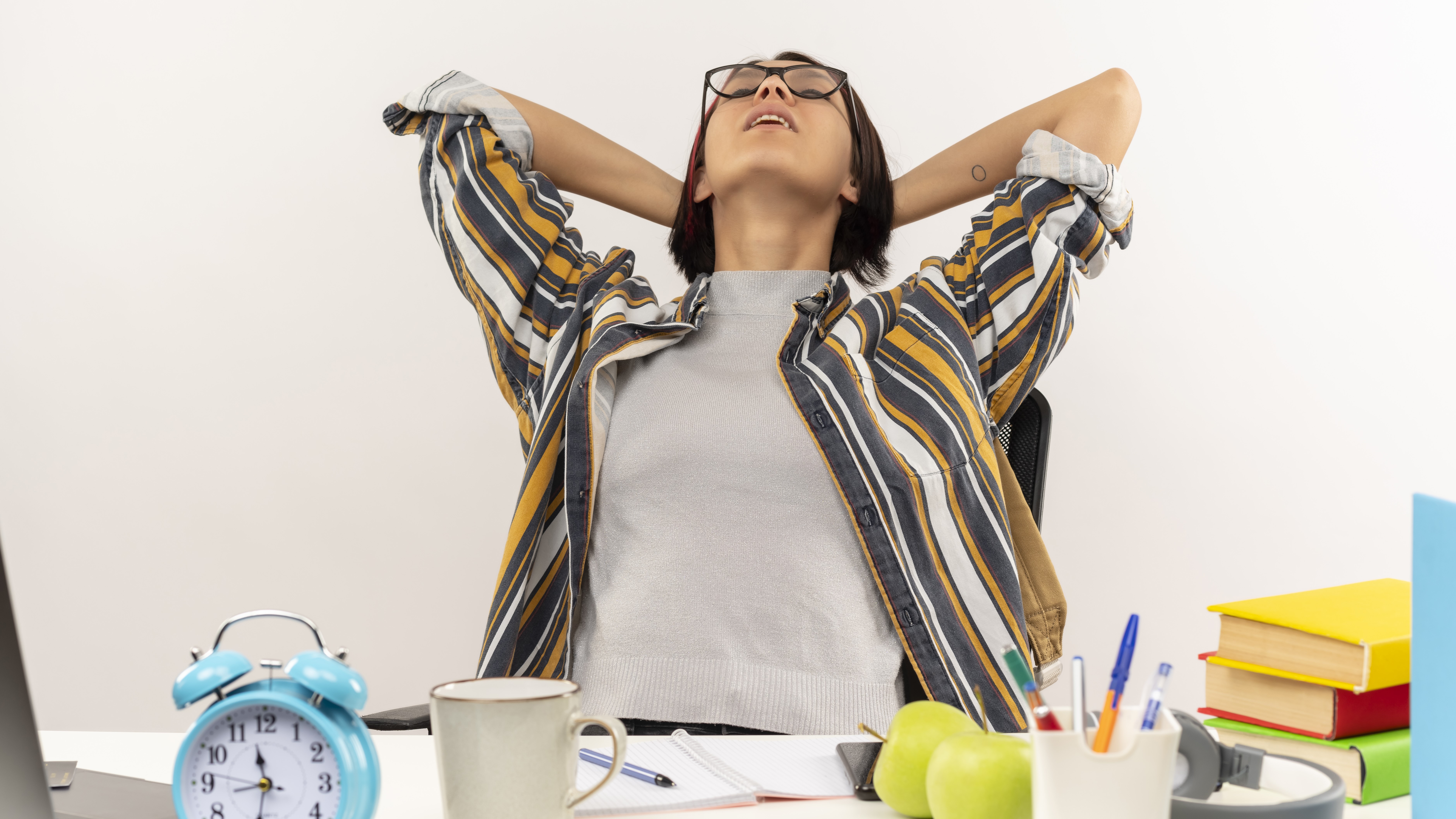 Девушка пытается побороть лень