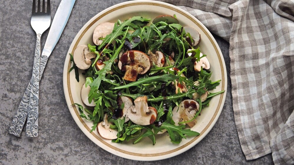 Тёплый салат с грибами