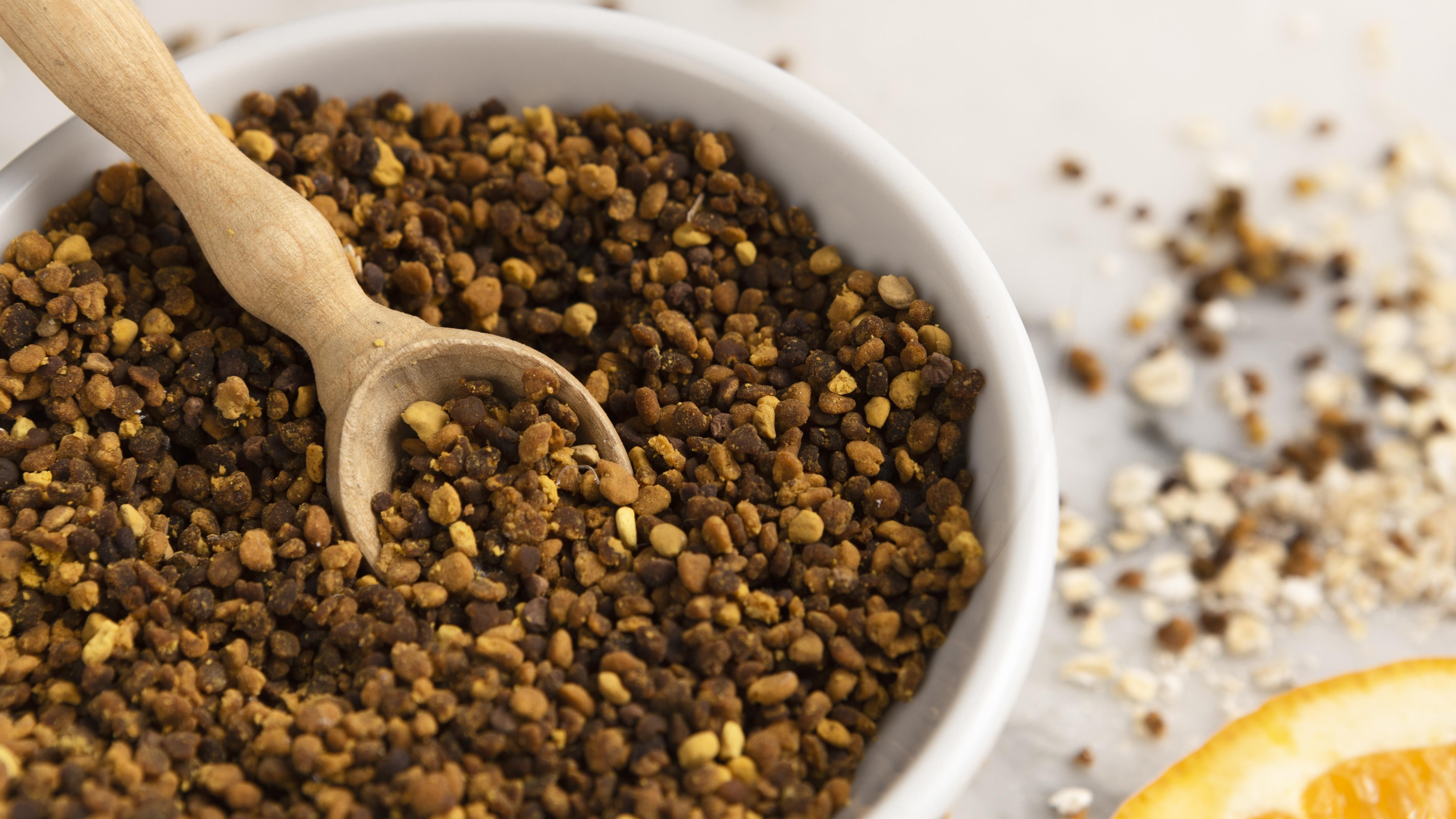 Миска с гречневой крупой