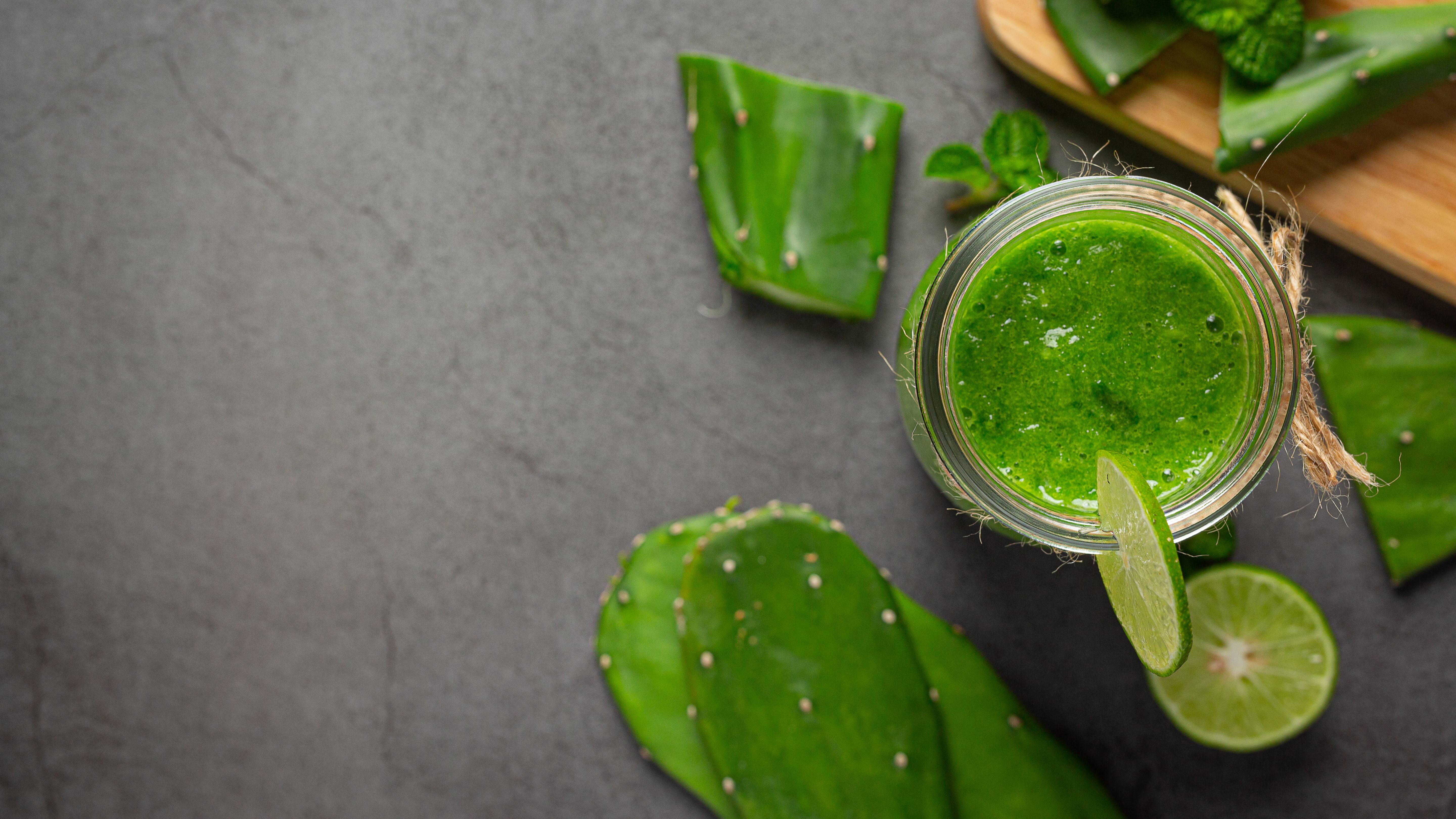 Стакан смузи алое вера