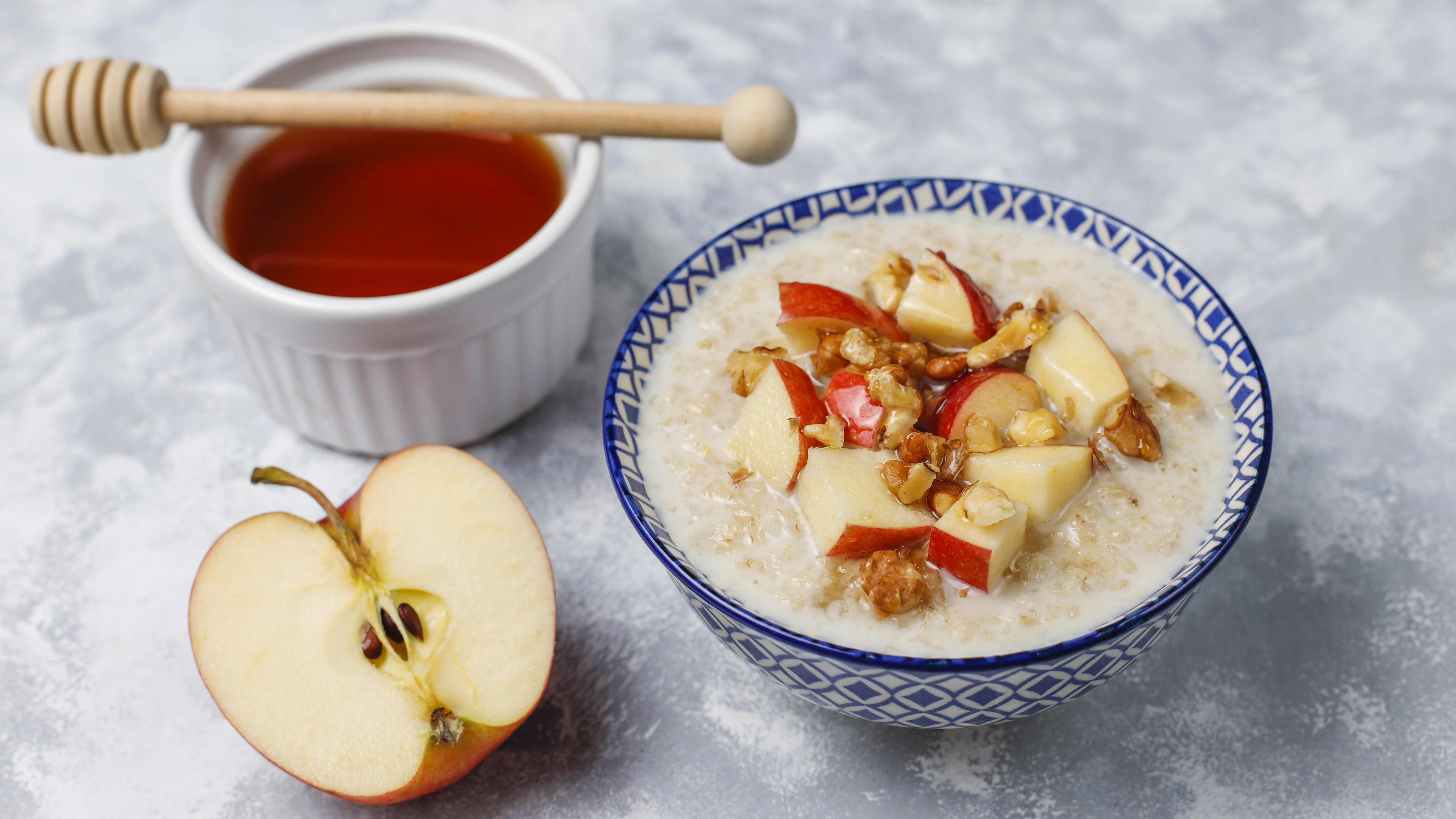 Овсянка с яблоком