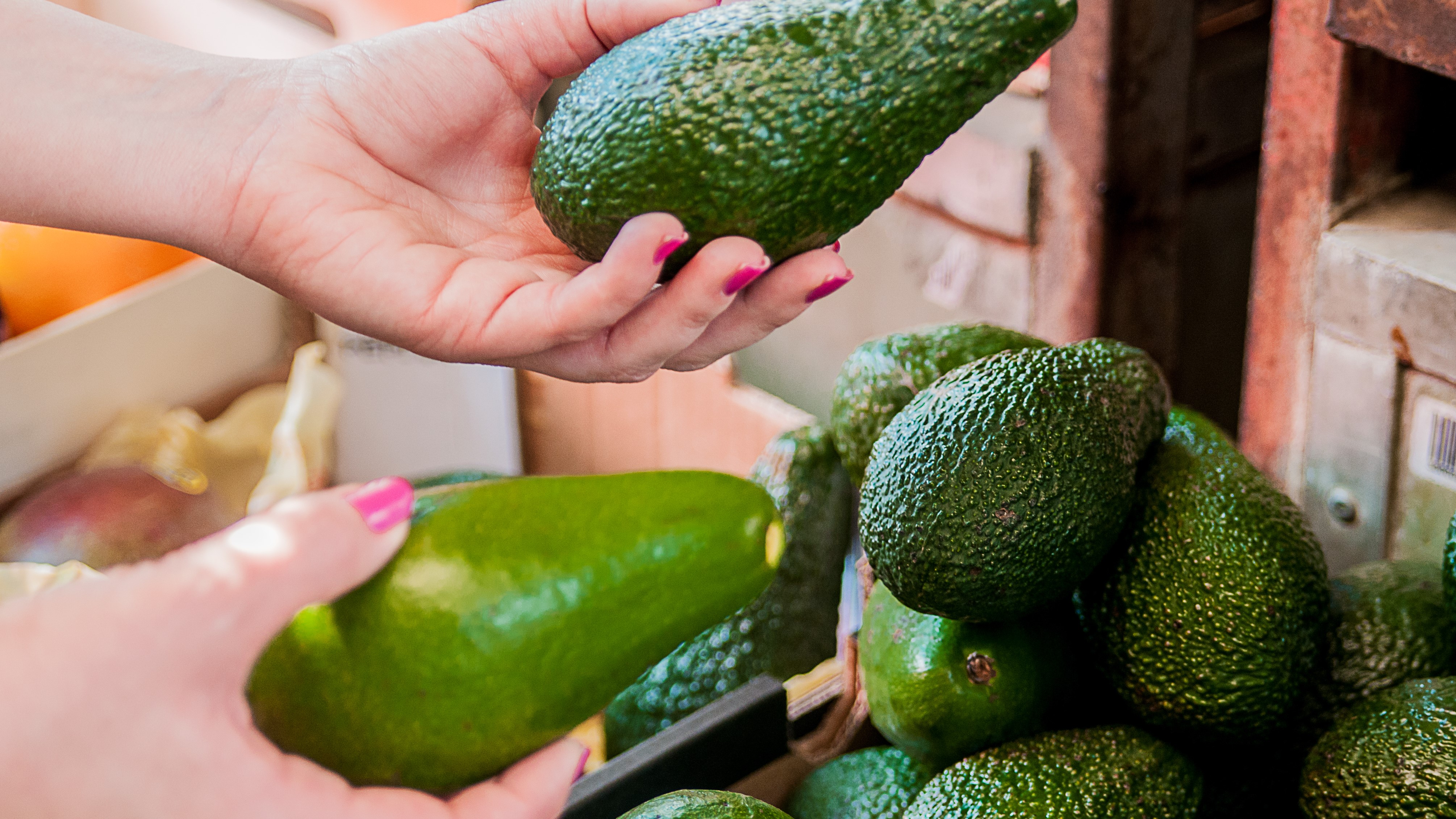 Выбираем спелый авокадо